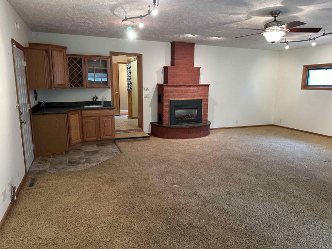 with wet bar and gas fireplace