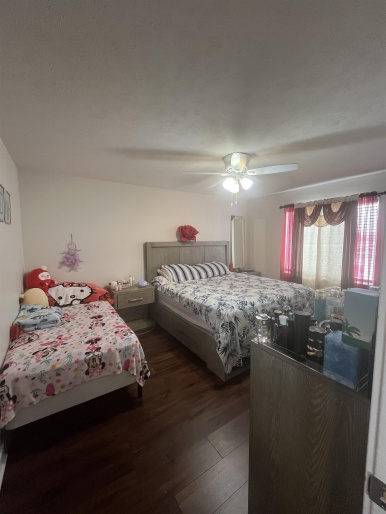 King sz bed and twn sz