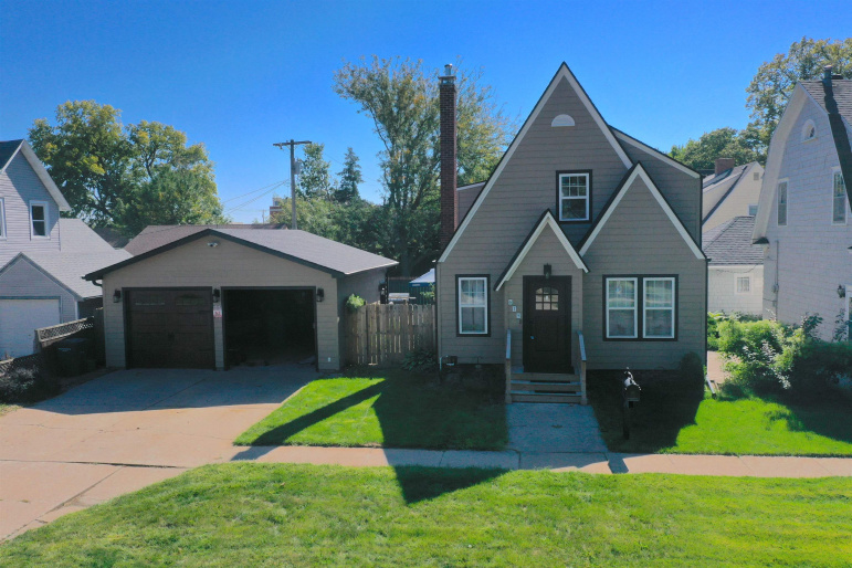 615 10th Street, Hastings, Nebraska 68901, 3 Bedroom Bedrooms, 0 ,2 BathroomBathrooms,Residential,For Sale,10th Street,0,20251296
