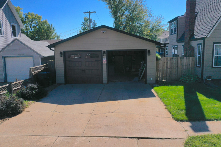 615 10th Street, Hastings, Nebraska 68901, 3 Bedroom Bedrooms, 0 ,2 BathroomBathrooms,Residential,For Sale,10th Street,0,20251296