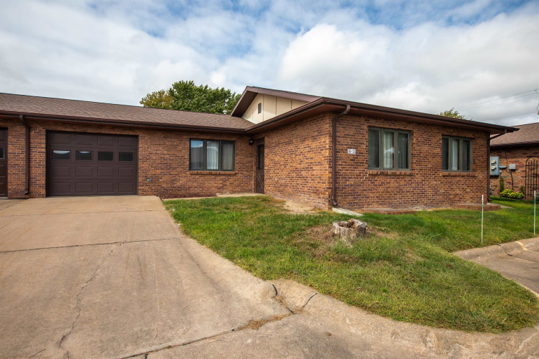 110 39th Street B-3, Kearney, Nebraska 68847, 2 Bedroom Bedrooms, 0 ,2 BathroomBathrooms,Residential,For Sale,39th Street B-3,0,20261439