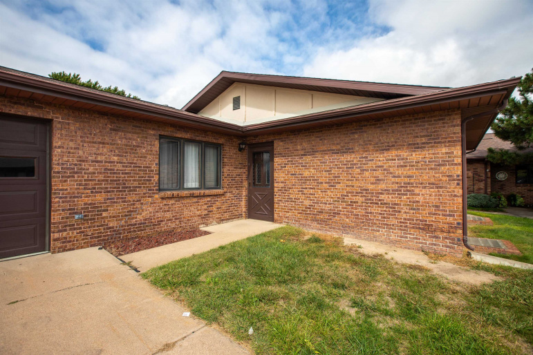 110 39th Street B-3, Kearney, Nebraska 68847, 2 Bedroom Bedrooms, 0 ,2 BathroomBathrooms,Residential,For Sale,39th Street B-3,0,20261439