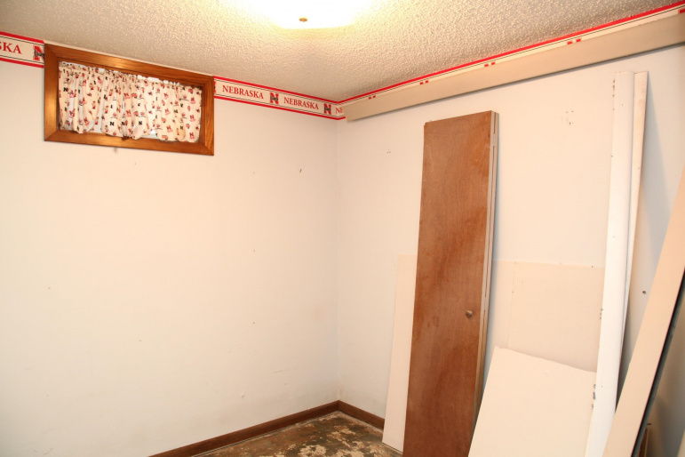 302 LEE ST., ELWOOD, Nebraska 68937, 3 Bedroom Bedrooms, 0 ,3 BathroomBathrooms,Residential,For Sale,LEE ST.,0,20261458