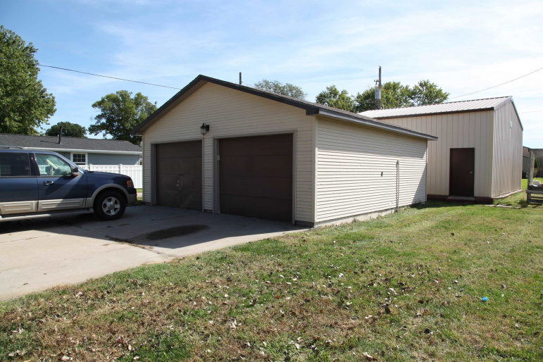 302 LEE ST., ELWOOD, Nebraska 68937, 3 Bedroom Bedrooms, 0 ,3 BathroomBathrooms,Residential,For Sale,LEE ST.,0,20261458
