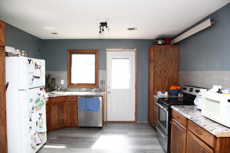 302 LEE ST., ELWOOD, Nebraska 68937, 3 Bedroom Bedrooms, 0 ,3 BathroomBathrooms,Residential,For Sale,LEE ST.,0,20261458