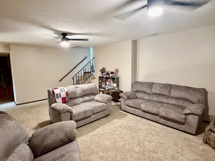 300 Shore Drive, Hastings, Nebraska 68901, 3 Bedroom Bedrooms, 0 ,3 BathroomBathrooms,Residential,For Sale,Shore Drive,0,20261464
