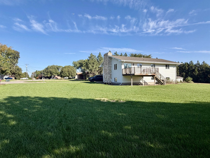 300 Shore Drive, Hastings, Nebraska 68901, 3 Bedroom Bedrooms, 0 ,3 BathroomBathrooms,Residential,For Sale,Shore Drive,0,20261464