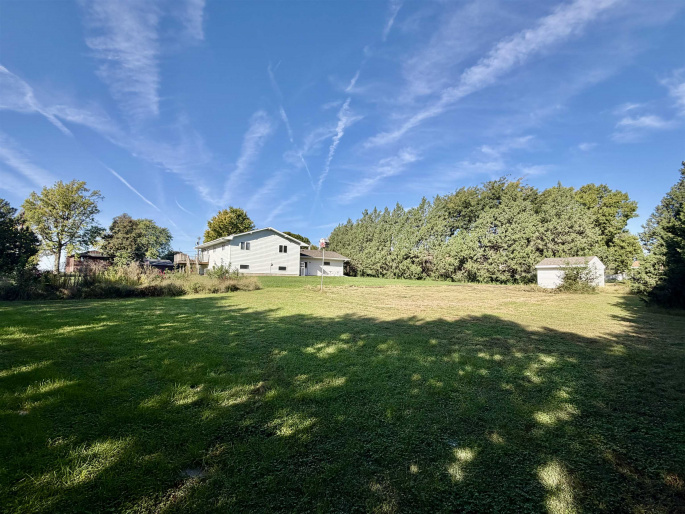 300 Shore Drive, Hastings, Nebraska 68901, 3 Bedroom Bedrooms, 0 ,3 BathroomBathrooms,Residential,For Sale,Shore Drive,0,20261464