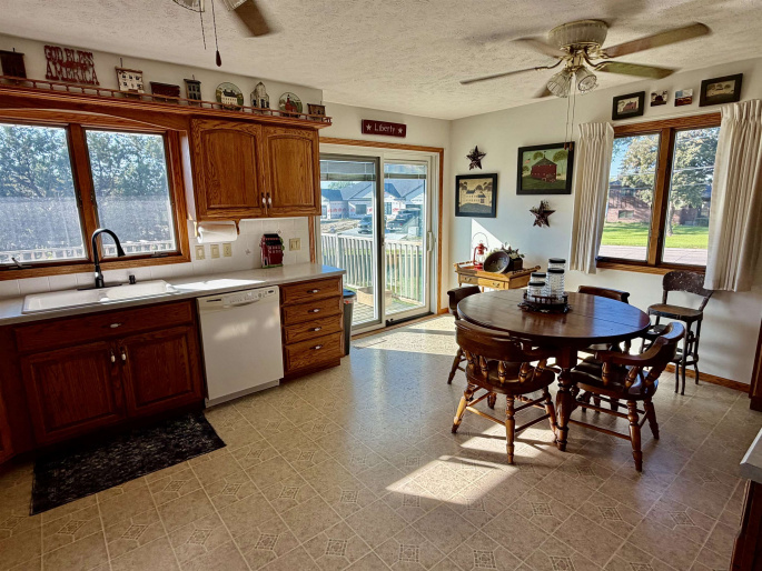 300 Shore Drive, Hastings, Nebraska 68901, 3 Bedroom Bedrooms, 0 ,3 BathroomBathrooms,Residential,For Sale,Shore Drive,0,20261464