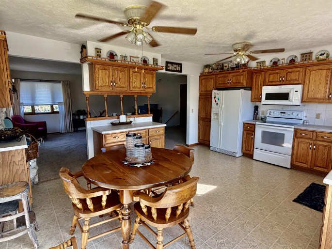 300 Shore Drive, Hastings, Nebraska 68901, 3 Bedroom Bedrooms, 0 ,3 BathroomBathrooms,Residential,For Sale,Shore Drive,0,20261464