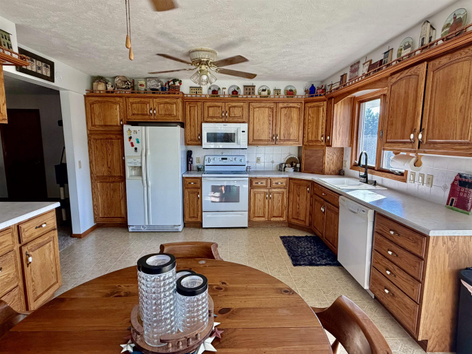 300 Shore Drive, Hastings, Nebraska 68901, 3 Bedroom Bedrooms, 0 ,3 BathroomBathrooms,Residential,For Sale,Shore Drive,0,20261464