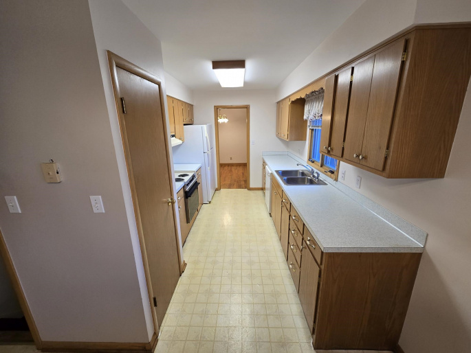 413 Hillside Drive, Hastings, Nebraska 68901, 3 Bedroom Bedrooms, 0 ,3 BathroomBathrooms,Residential,For Sale,Hillside Drive,0,20261478