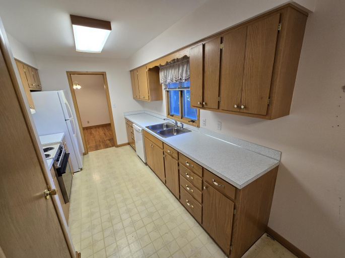 413 Hillside Drive, Hastings, Nebraska 68901, 3 Bedroom Bedrooms, 0 ,3 BathroomBathrooms,Residential,For Sale,Hillside Drive,0,20261478