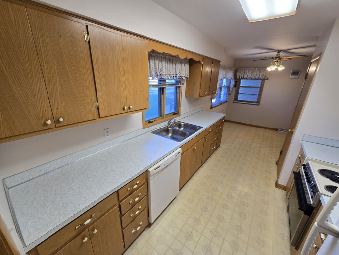 413 Hillside Drive, Hastings, Nebraska 68901, 3 Bedroom Bedrooms, 0 ,3 BathroomBathrooms,Residential,For Sale,Hillside Drive,0,20261478