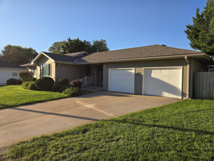 413 Hillside Drive, Hastings, Nebraska 68901, 3 Bedroom Bedrooms, 0 ,3 BathroomBathrooms,Residential,For Sale,Hillside Drive,0,20261478