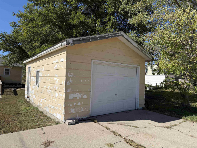 1919 5th Avenue, Kearney, Nebraska 68845, 2 Bedroom Bedrooms, 0 ,1 BathroomBathrooms,Residential,For Sale,5th Avenue,0,20261504