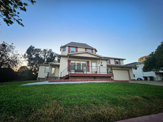 3102 8th Avenue, Kearney, Nebraska 68845, 6 Bedroom Bedrooms, 0 ,3 BathroomBathrooms,Residential,For Sale,8th Avenue,0,20261513