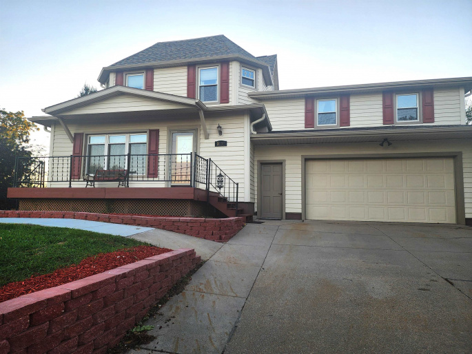 3102 8th Avenue, Kearney, Nebraska 68845, 6 Bedroom Bedrooms, 0 ,3 BathroomBathrooms,Residential,For Sale,8th Avenue,0,20261513