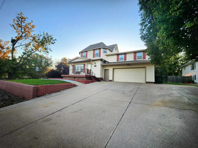 3102 8th Avenue, Kearney, Nebraska 68845, 6 Bedroom Bedrooms, 0 ,3 BathroomBathrooms,Residential,For Sale,8th Avenue,0,20261513