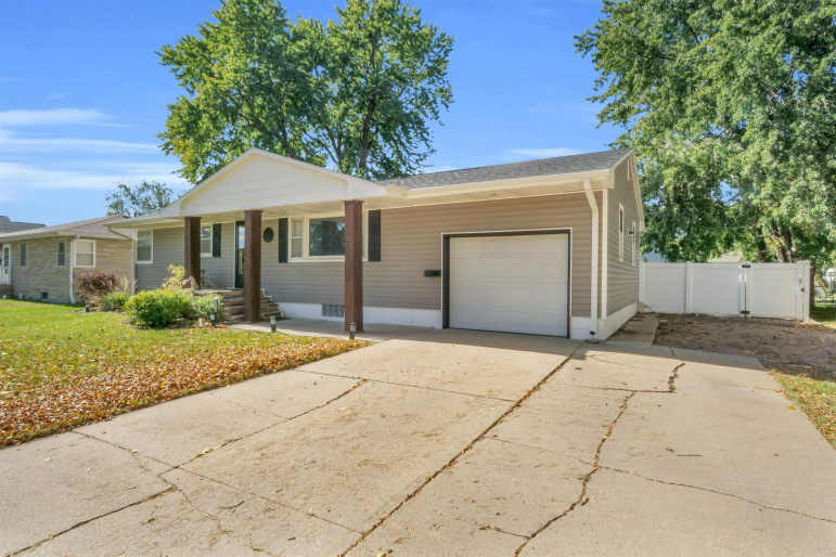 3114 F Avenue, Kearney, Nebraska 68847, 4 Bedroom Bedrooms, 0 ,2 BathroomBathrooms,Residential,For Sale,F Avenue,0,20261508