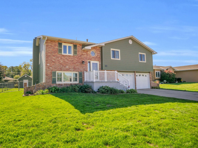 1602 38th Street, Kearney, Nebraska 68845, 4 Bedroom Bedrooms, 0 ,3 BathroomBathrooms,Residential,For Sale,38th Street,0,20261518