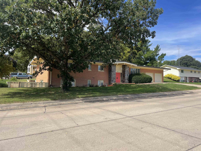 2008 G Avenue, Gothenburg, Nebraska 69138, 6 Bedroom Bedrooms, 0 ,3 BathroomBathrooms,Residential,For Sale,G Avenue,0,20261521