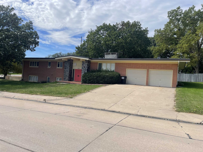 2008 G Avenue, Gothenburg, Nebraska 69138, 6 Bedroom Bedrooms, 0 ,3 BathroomBathrooms,Residential,For Sale,G Avenue,0,20261521