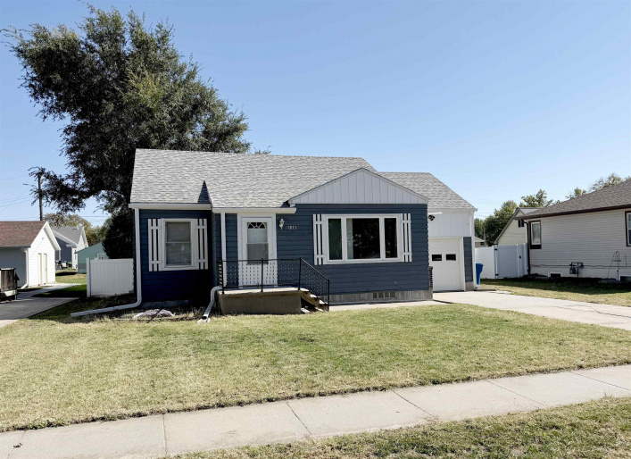 1811 9th Avenue, Kearney, Nebraska 68845, 3 Bedroom Bedrooms, 0 ,2 BathroomBathrooms,Residential,For Sale,9th Avenue,0,20261525