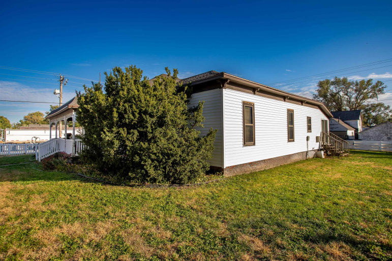 621 C Avenue, Cozad, Nebraska 69130, 3 Bedroom Bedrooms, 0 ,2 BathroomBathrooms,Residential,For Sale,C Avenue,0,20261533