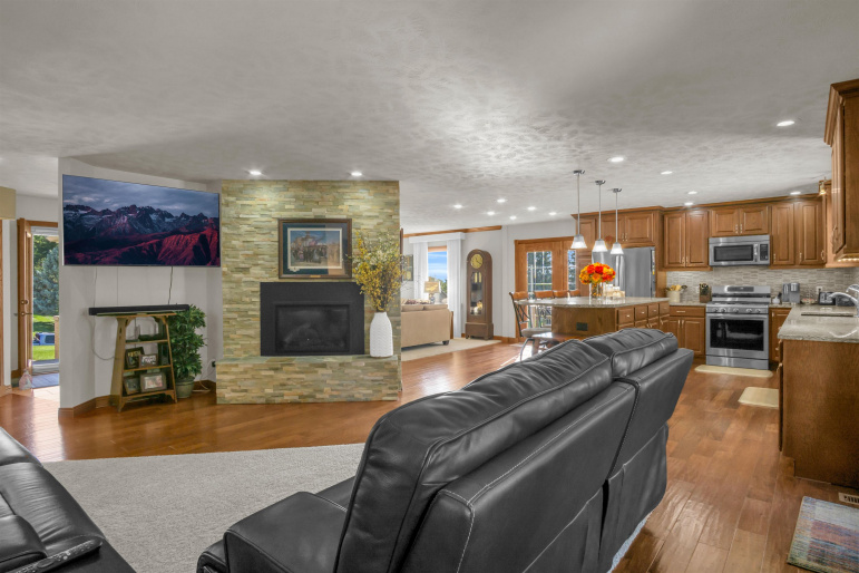10 Red Fox Lane, Kearney, Nebraska 68845, 4 Bedroom Bedrooms, 0 ,3 BathroomBathrooms,Residential,For Sale,Red Fox Lane,0,20261532