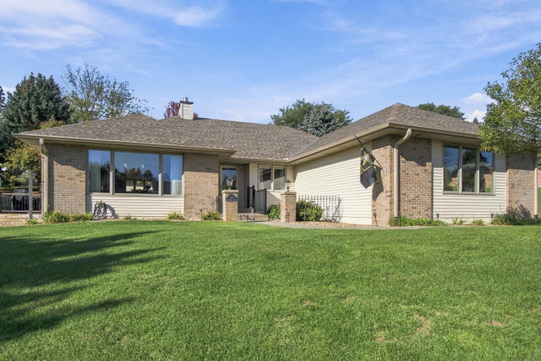 10 Red Fox Lane, Kearney, Nebraska 68845, 4 Bedroom Bedrooms, 0 ,3 BathroomBathrooms,Residential,For Sale,Red Fox Lane,0,20261532