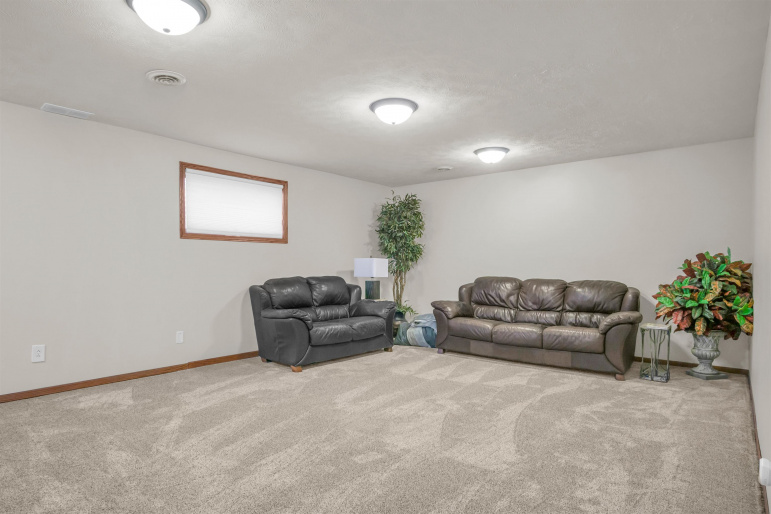 10 Red Fox Lane, Kearney, Nebraska 68845, 4 Bedroom Bedrooms, 0 ,3 BathroomBathrooms,Residential,For Sale,Red Fox Lane,0,20261532