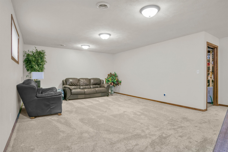 10 Red Fox Lane, Kearney, Nebraska 68845, 4 Bedroom Bedrooms, 0 ,3 BathroomBathrooms,Residential,For Sale,Red Fox Lane,0,20261532