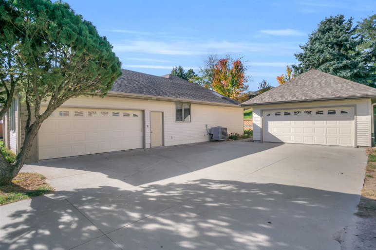 10 Red Fox Lane, Kearney, Nebraska 68845, 4 Bedroom Bedrooms, 0 ,3 BathroomBathrooms,Residential,For Sale,Red Fox Lane,0,20261532