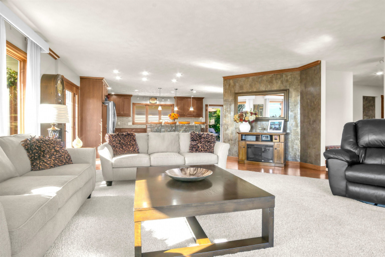 10 Red Fox Lane, Kearney, Nebraska 68845, 4 Bedroom Bedrooms, 0 ,3 BathroomBathrooms,Residential,For Sale,Red Fox Lane,0,20261532