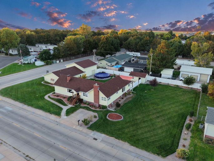 3217 2nd Street, North Platte, Nebraska 69101, 3 Bedroom Bedrooms, 0 ,4 BathroomBathrooms,Residential,For Sale,2nd Street,0,20261541
