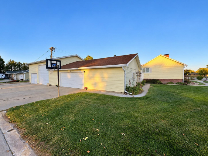 3217 2nd Street, North Platte, Nebraska 69101, 3 Bedroom Bedrooms, 0 ,4 BathroomBathrooms,Residential,For Sale,2nd Street,0,20261541