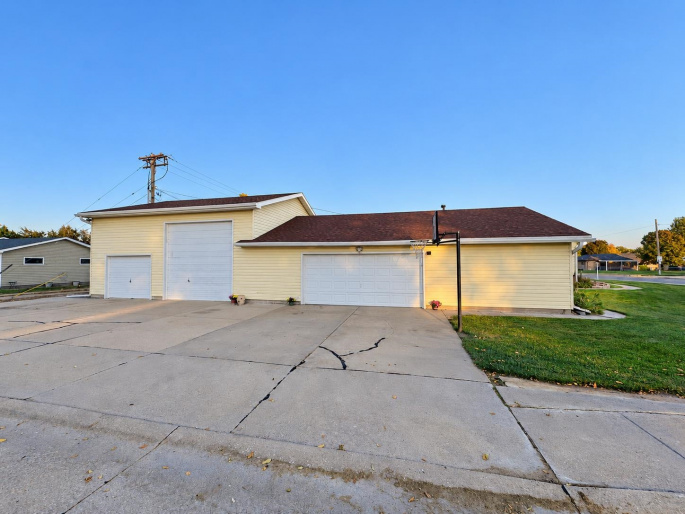 3217 2nd Street, North Platte, Nebraska 69101, 3 Bedroom Bedrooms, 0 ,4 BathroomBathrooms,Residential,For Sale,2nd Street,0,20261541